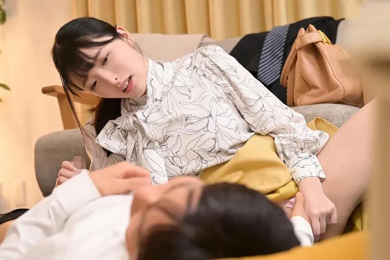 Nữ đồng nghiệp nhút nhát và ít nói nhưng khi uống rượu lại trở nên dâm đãng